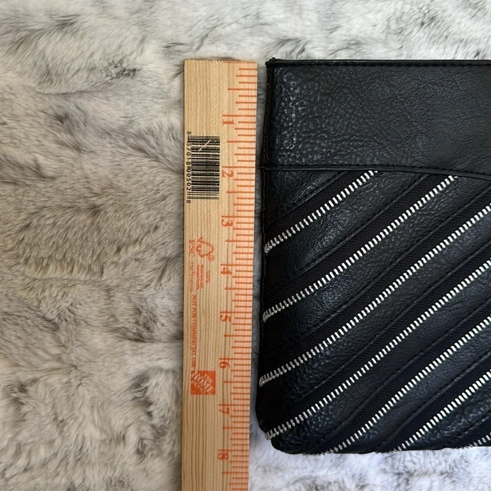 Black Zipper Clutch - Picture 5 of 6